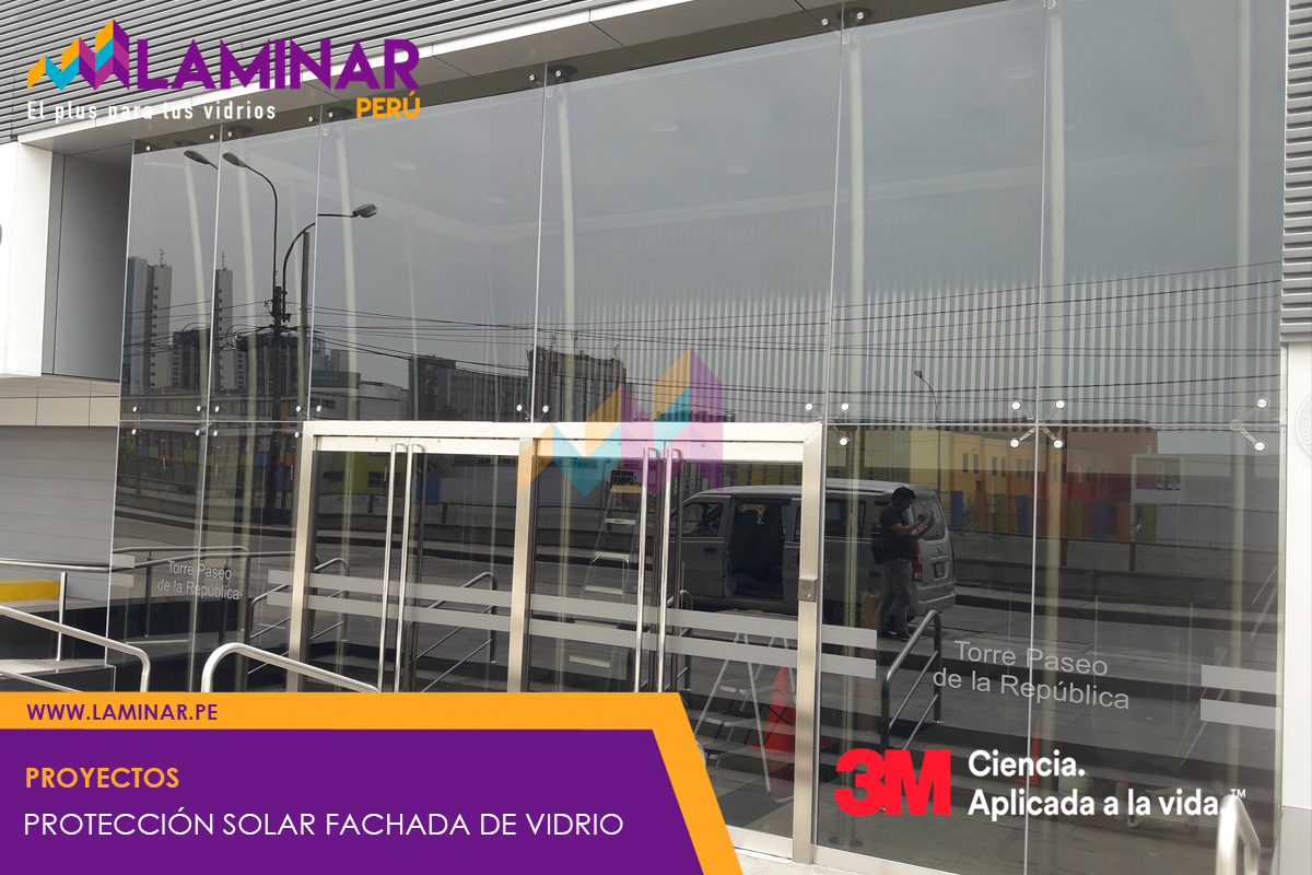 Protección solar para fachada de vidrio